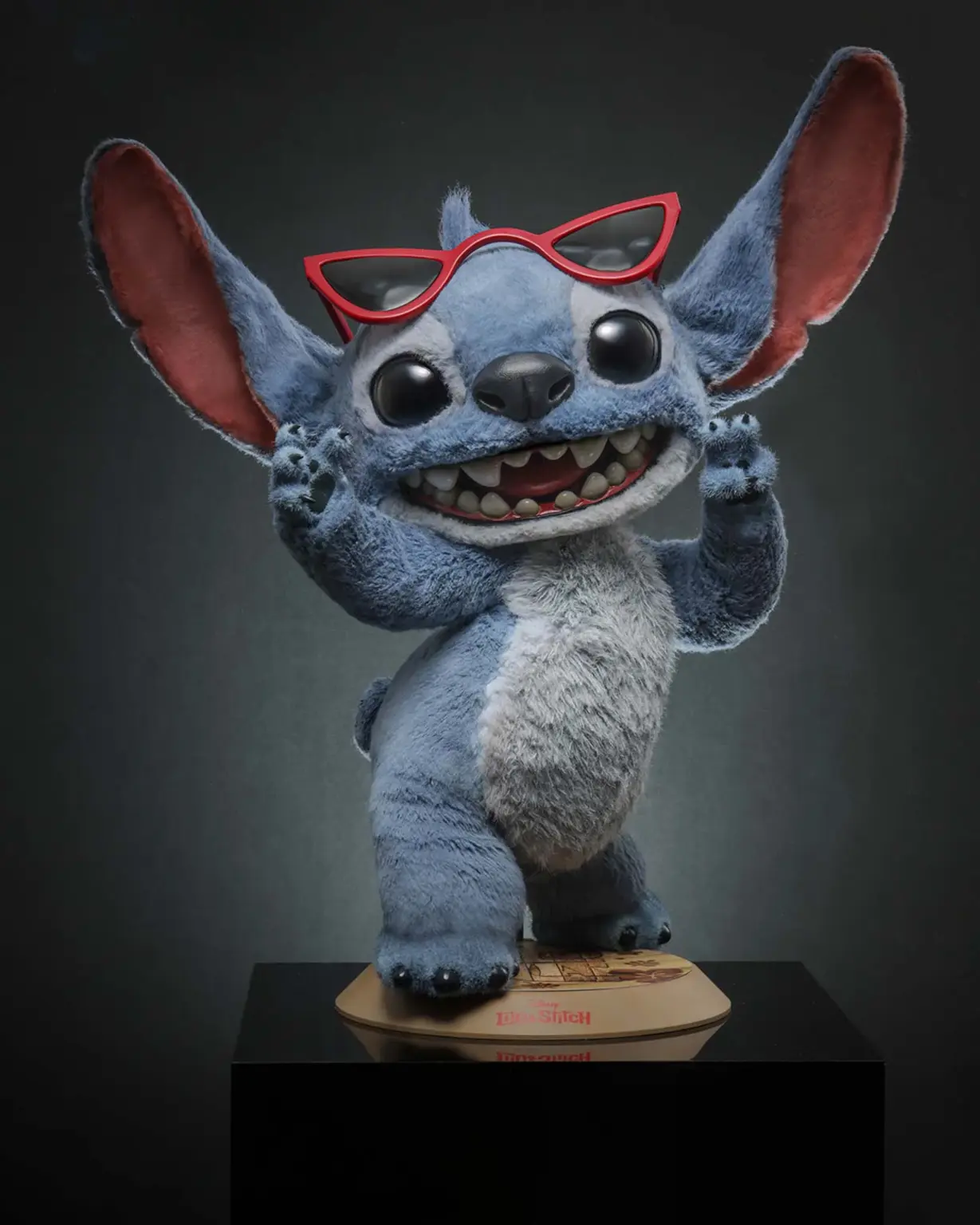 Hot Toys MMS815 Stitch Collectible Figure